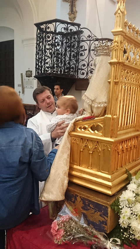 Un total de 130 niños y niñas fueron presentados a la Santísima Virgen de Valme
